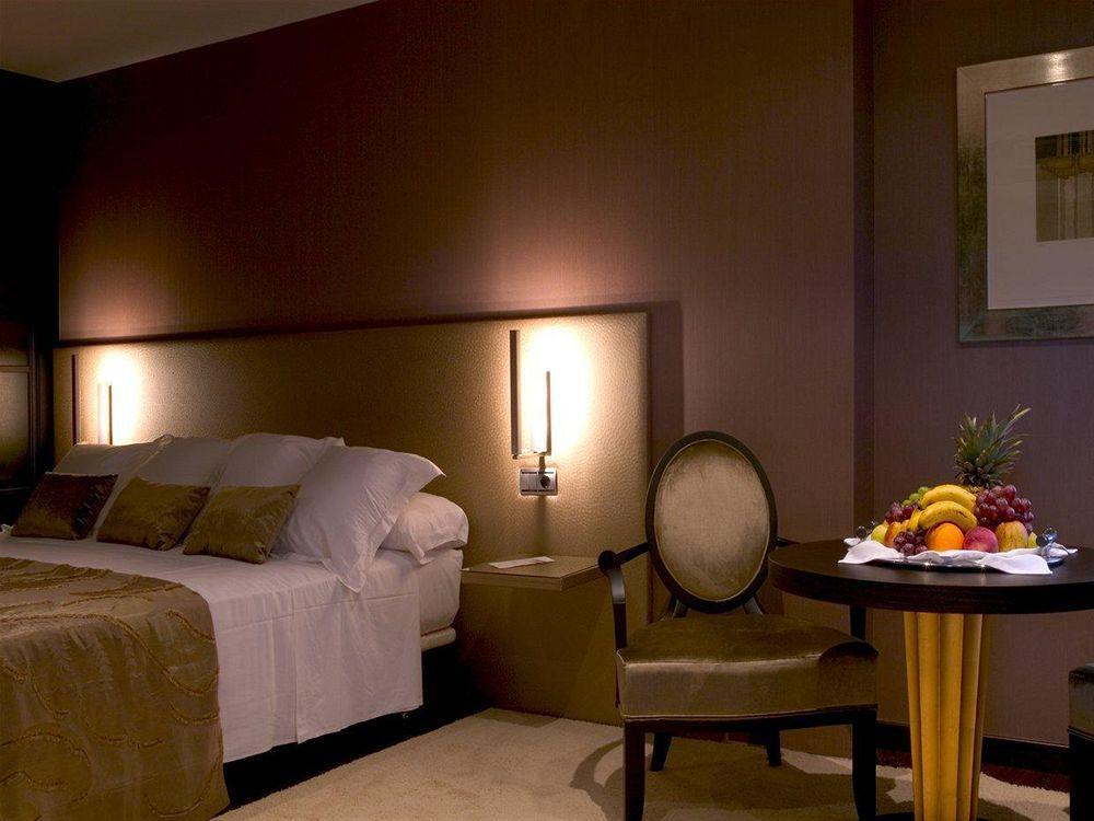 Iberik Santo Domingo Plaza Hotel Oviedo Bilik gambar